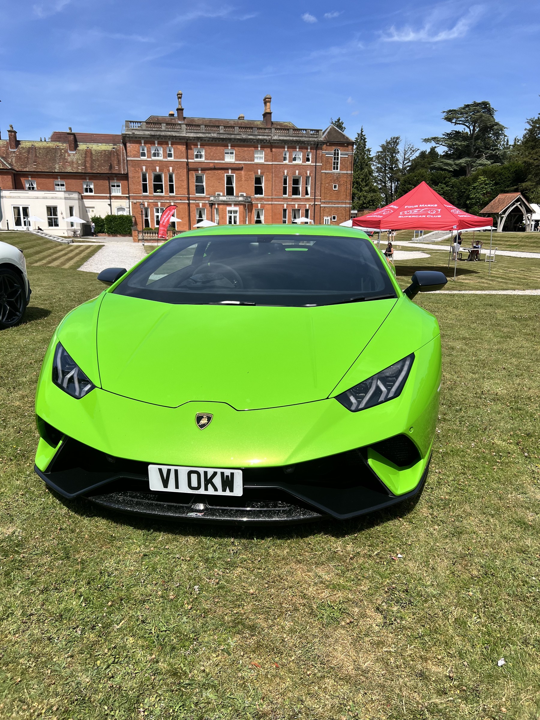 Front view of Lamborghini Huracán Performante